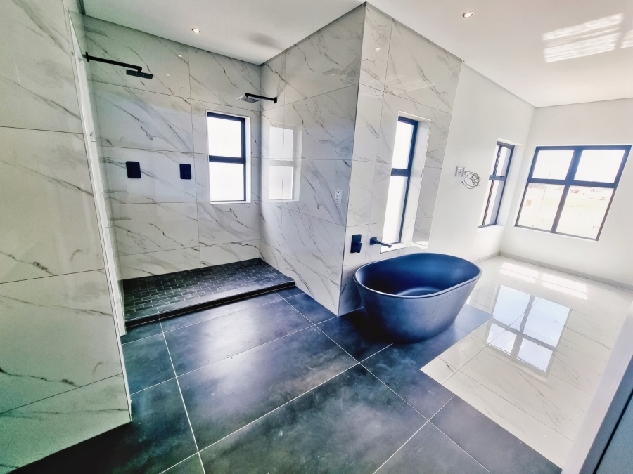 5 Bedroom Property for Sale in Parklands North Western Cape